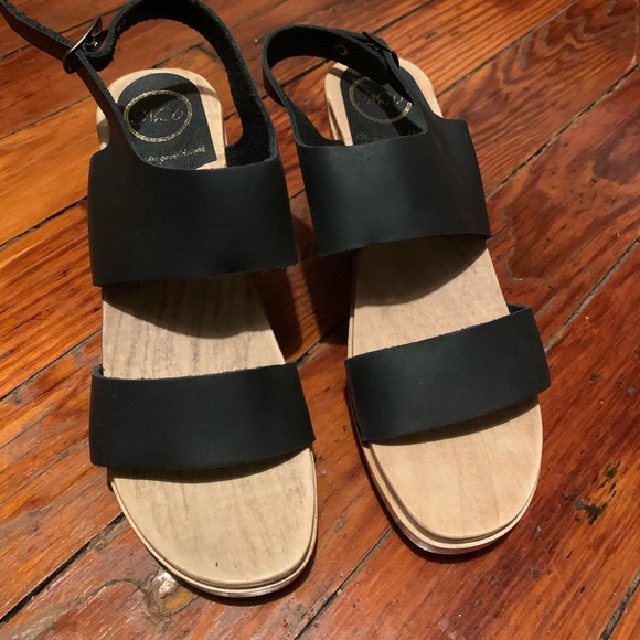 NEW Two Strap Clogs in Black from No.6 - Picture 2 of 7